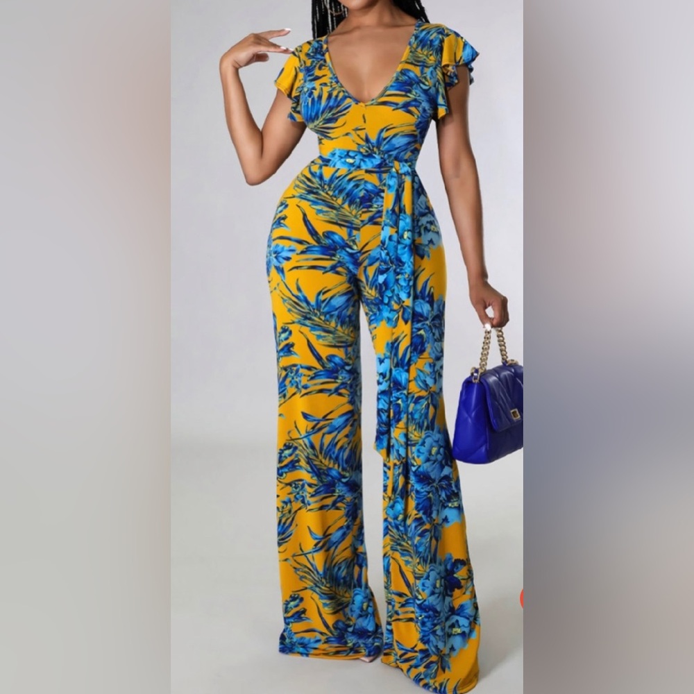 Floral short sleeve jumpsuit with belt size medium